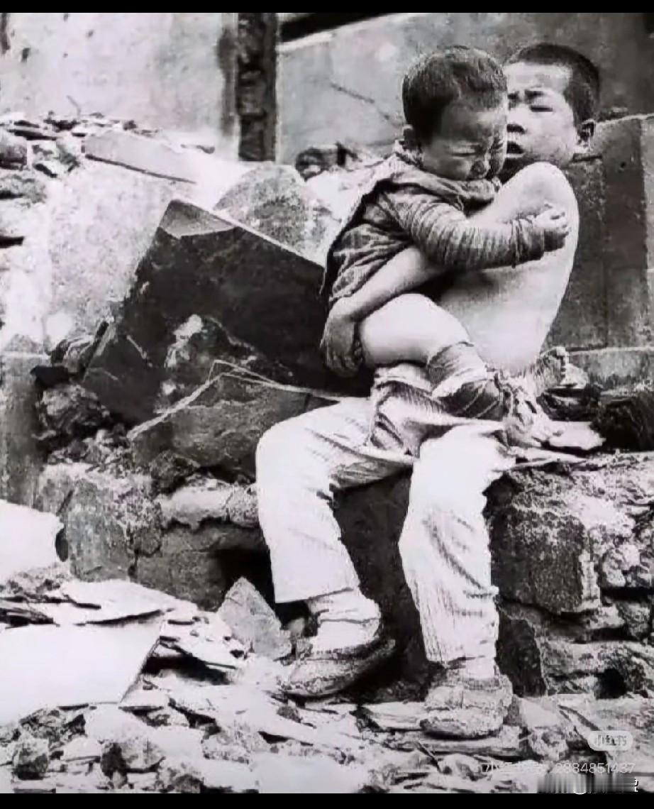 勿忘国耻，铭记历史这张老照片，定格了重庆大轰炸里最让人心碎的一幕。1938