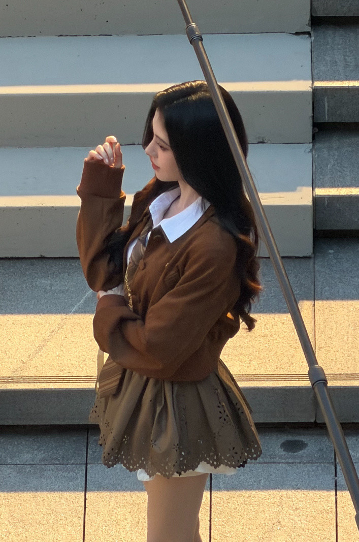 有人下班偶遇了努力上班的苏绿夏…体态真好啊🥹​​​