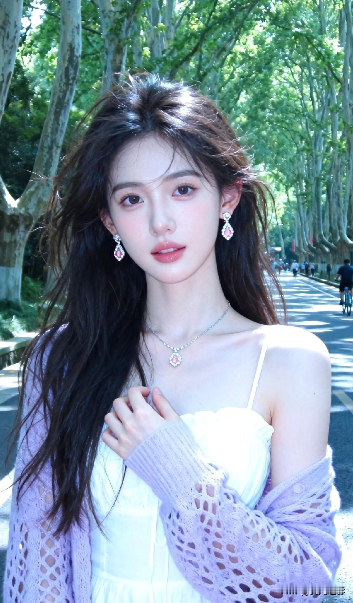 光之影阳光下的少女，漫步在林荫小道，清新自然，美不胜收。自然清新美少女阳光