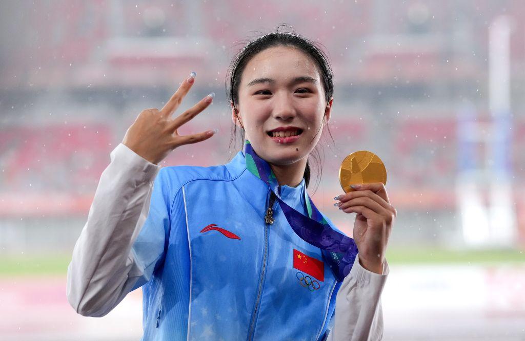 “三金王”陈妤颉，这次能拿多少奖金？浙江省内，3枚就是30万元左右，国家体育总