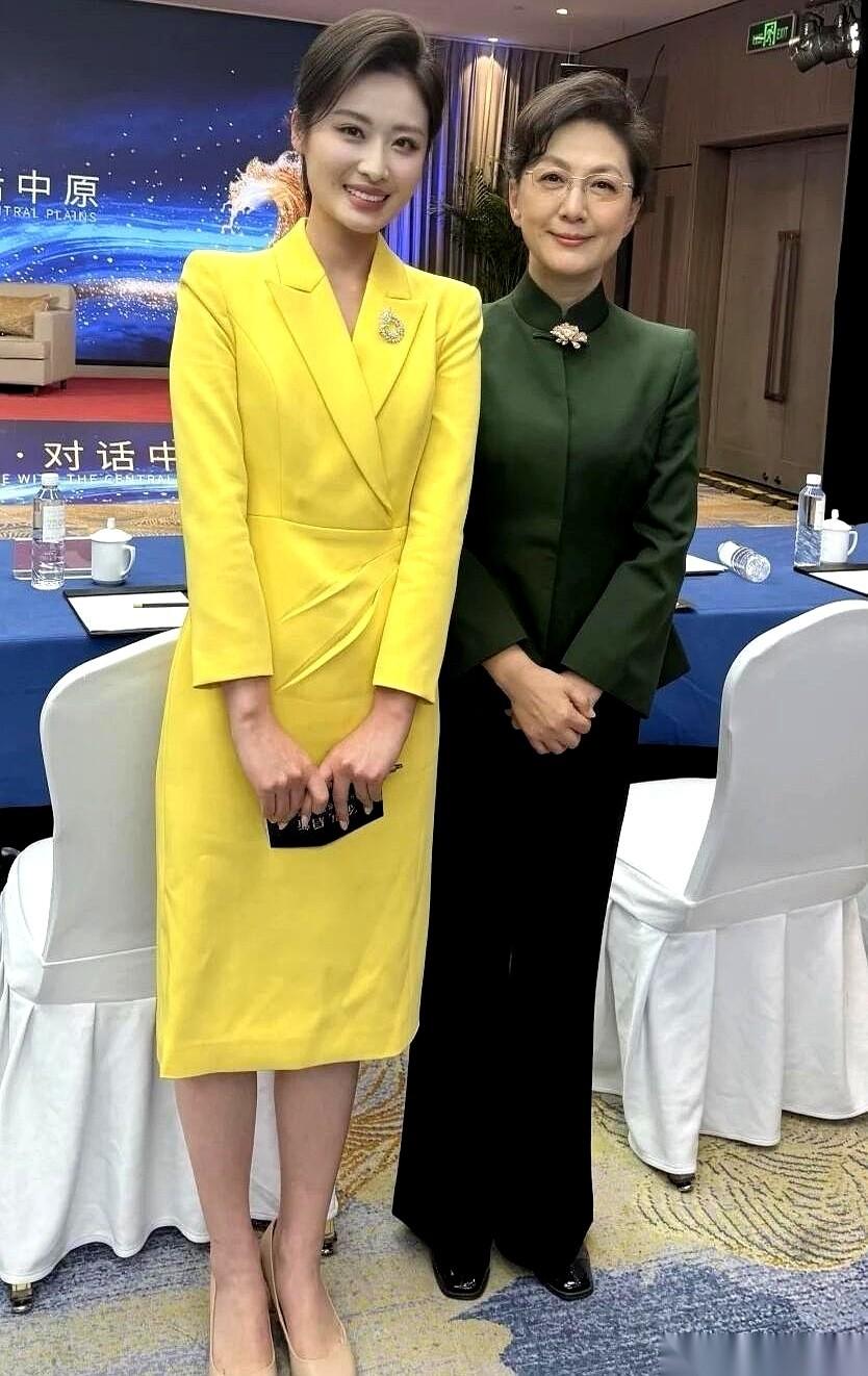 都说央视的镜头是把“尺子”，谁的底子好，谁的仪态差，往那一站，瞬间量得明明白白。
