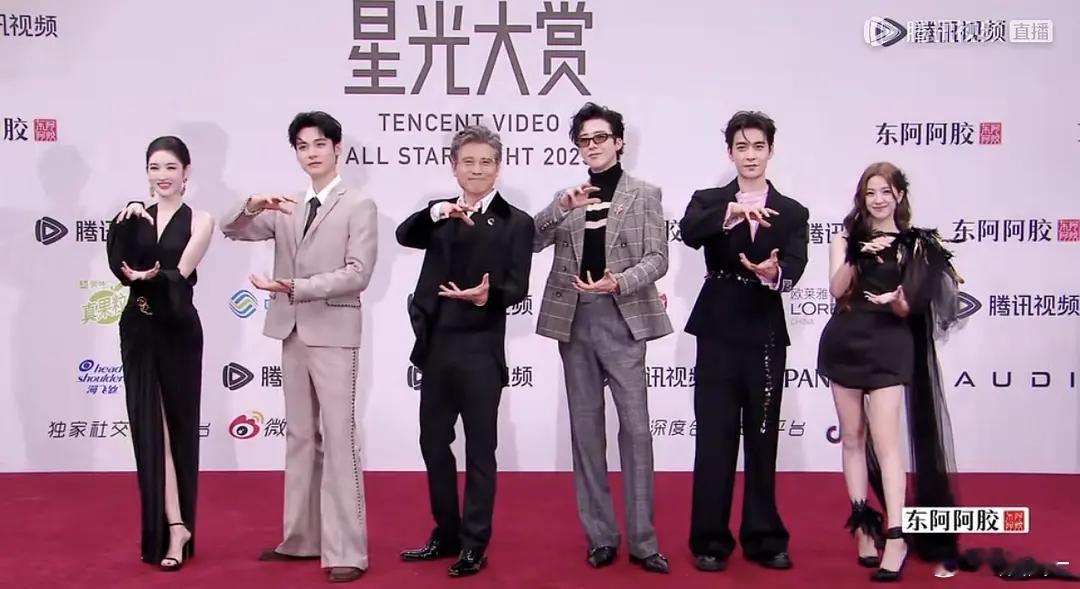 王玉雯个高+白+苗条，合照就是非常突出