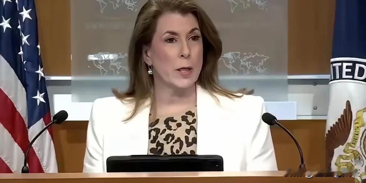 美方彻底表态，蛮横叫嚣！美国国务院发言人发表声明，不仅强烈反对中方制裁美国军