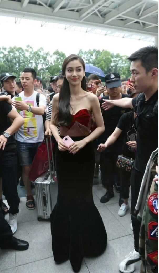 说实在，她的颜值不算多漂亮，身材又瘦，看起来明明是普通的一个女明星，为什么很多人