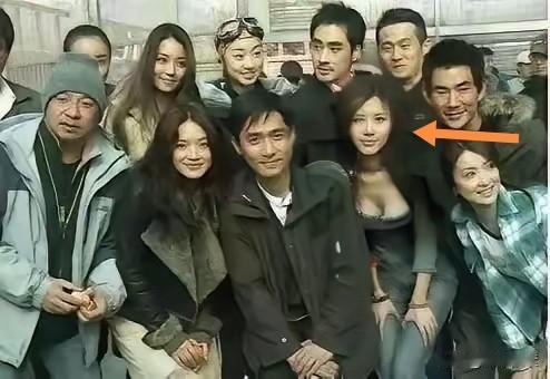 脱单前的田朴珺，那时候还不认识万科王石，然而已经与舒淇、梁朝伟、任贤齐，等