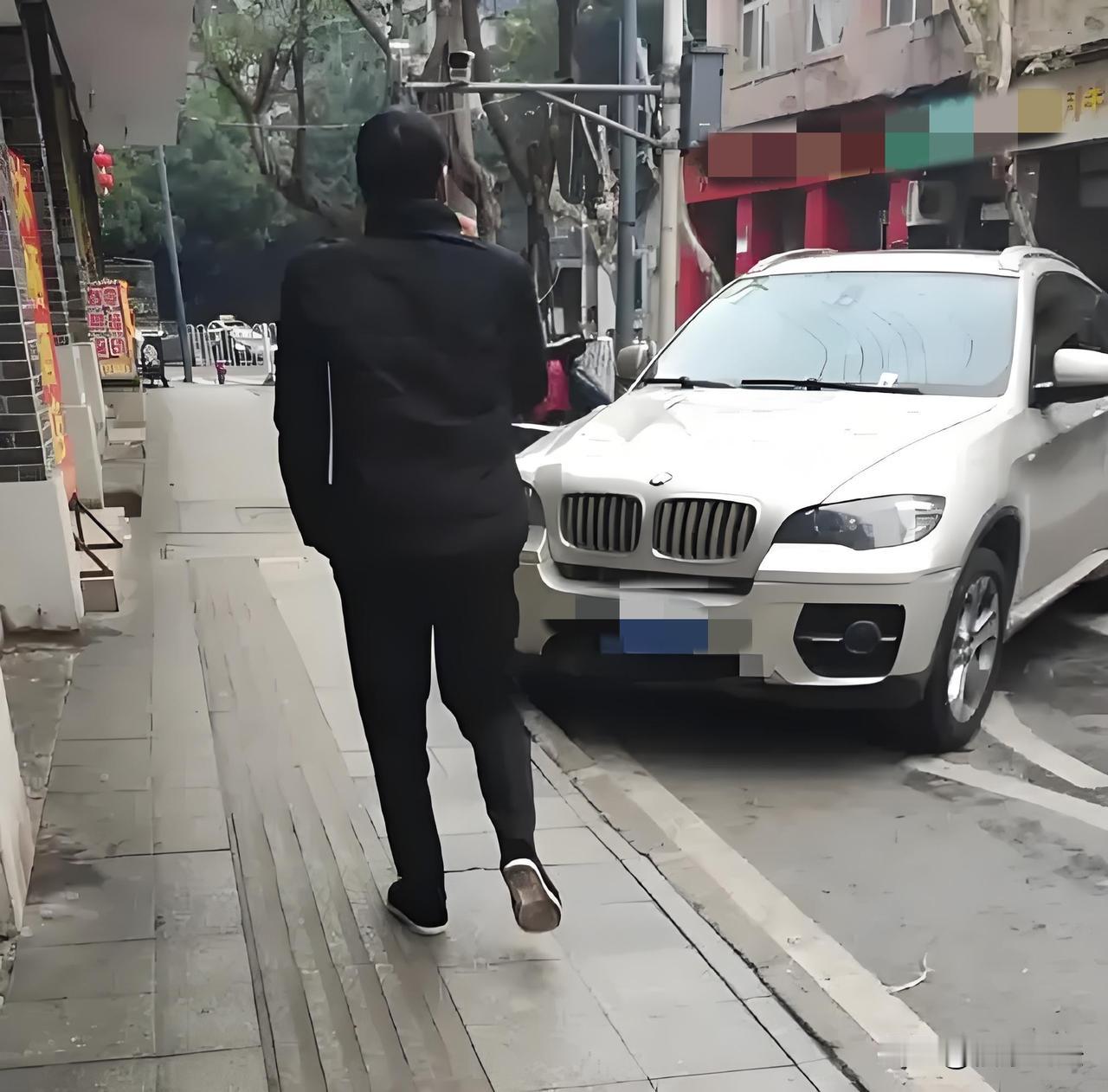 “这也不赔，那也不赔？”江苏盐城，男子老家看望父母，吃完晚饭准备返城，倒车时，一