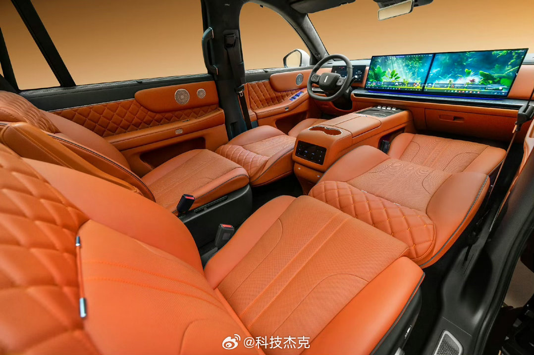 魏牌V9X前脸以中轴对称“立其气”、重檐结构“守其神”，将东方建筑的精气神儿定格