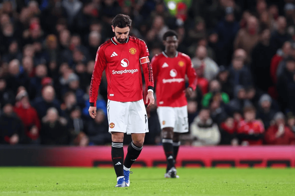 iNews: 曼联普遍担忧B费离队, 他想拿联赛冠军&拜仁仍有意他