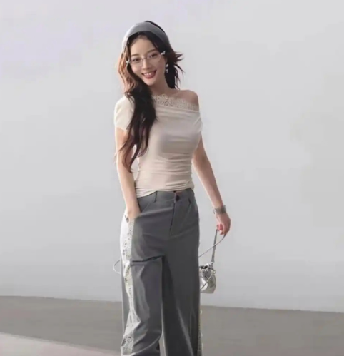 44岁李小璐逛展生图认不出