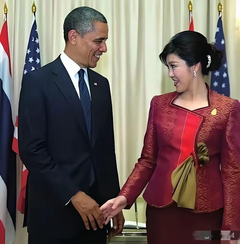 这张照片无论是从两个人的表情上看，还是从肢体语言上看，都是非常传神的，都是非常经