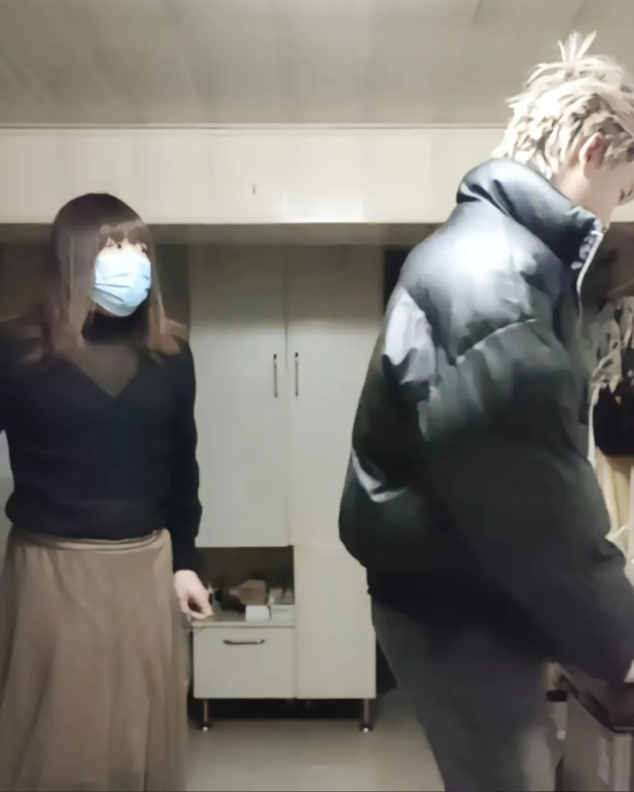 男孩子去看红姐视频也就算了，没想到很多女孩也去看，特别是红姐的照片流出后，她们纷