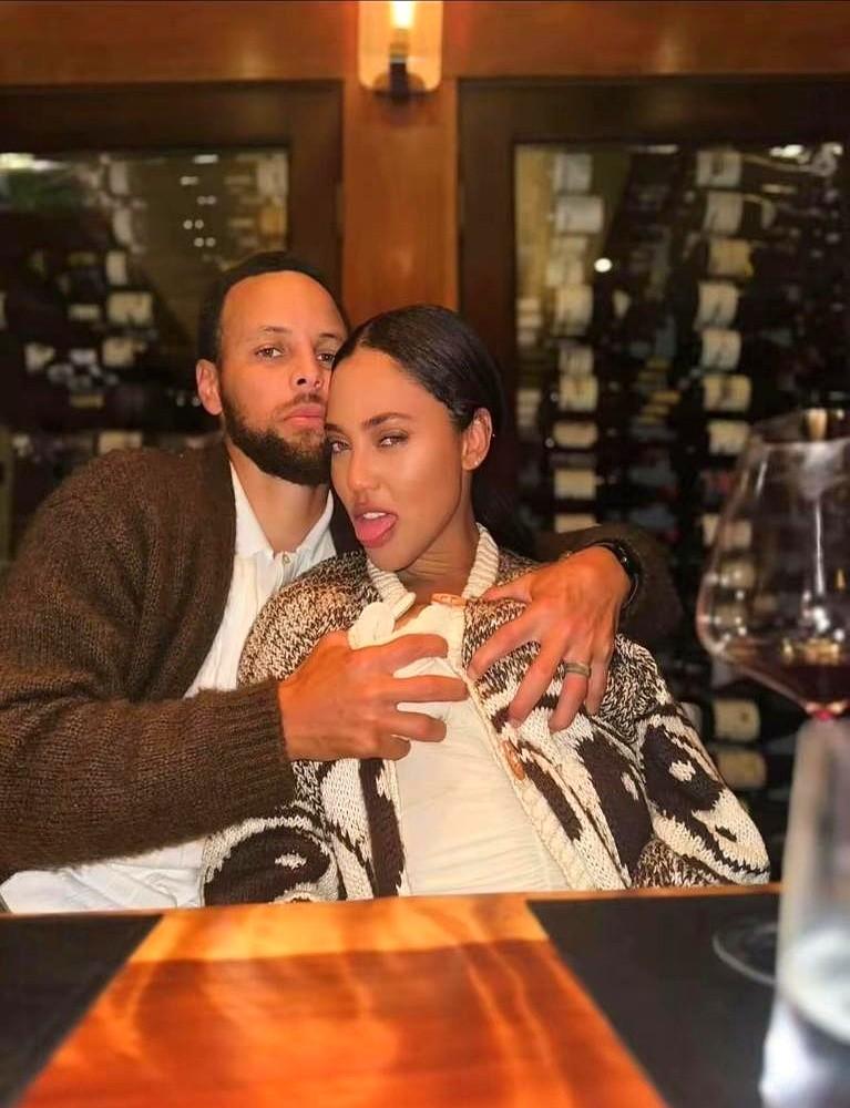 库里老婆阿耶莎，最近说了句大实话。她坦白，自己年轻时压根没想过结婚生子，只想