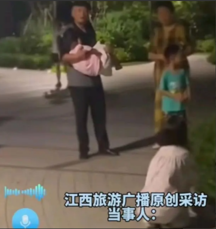 杭州某小区发生了一起遛狗纠纷，一女子遛狗未牵绳，声称狗“不咬人”，却意外惊吓到正