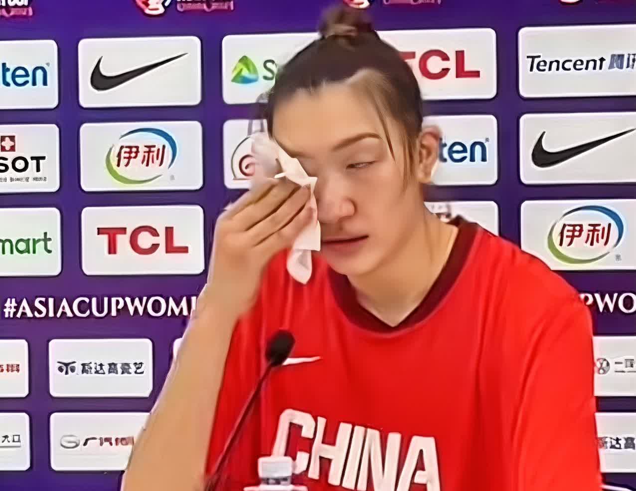今晚女篮败北，最高兴的不是日本队，也不是李梦的球迷，而是女篮教练宫鲁鸣。