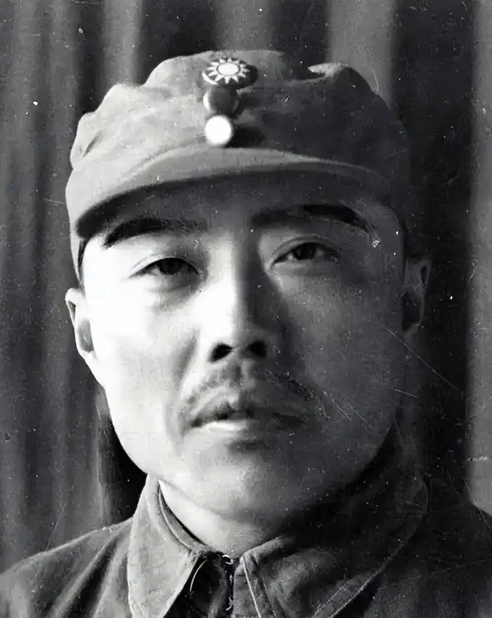 1941年，项英在逃亡时，遇到了副官刘厚总，见他落单，项英就带他一起走，谁知，刘