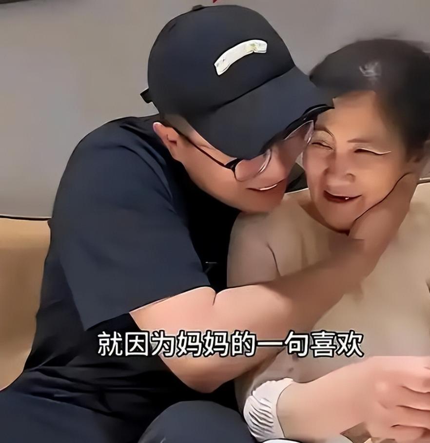 离谱一幕发生在2021年四川！30岁男子与57岁母亲同床就寝，洗澡不回避，称呼母