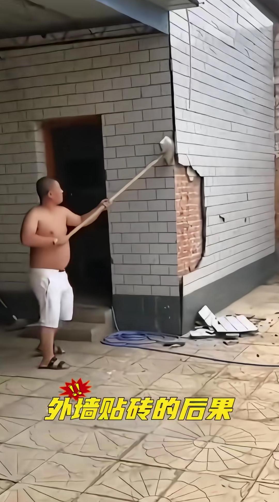 这样的外墙贴砖也太糟糕了！外墙上的瓷片都鼓起来，快要脱离墙面了，轻轻一扒，一大片