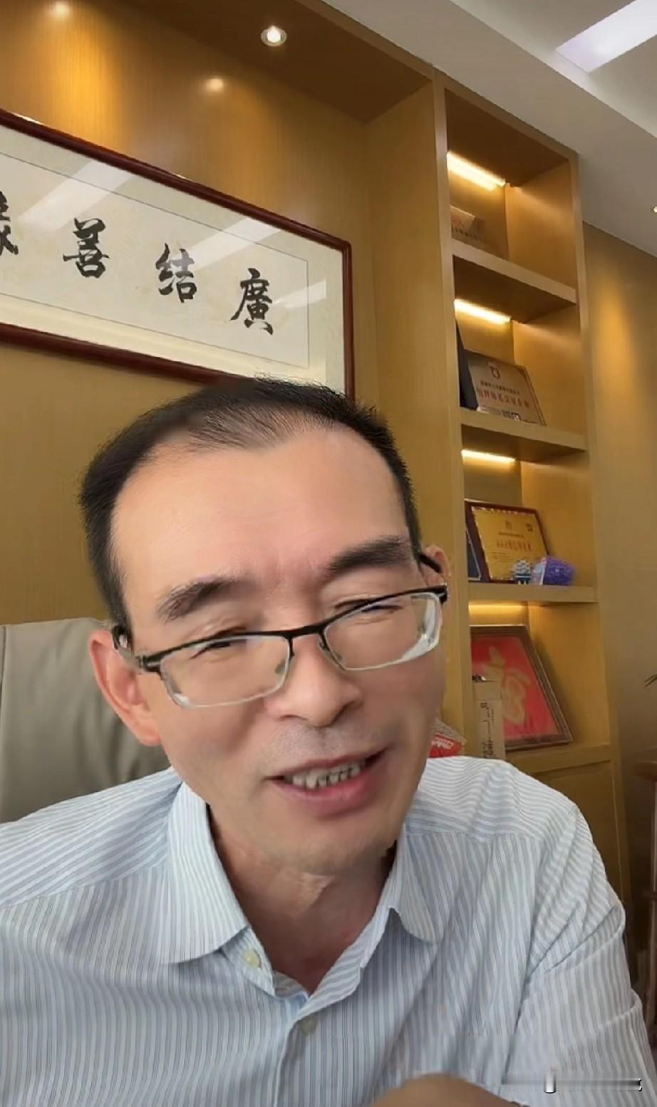 谢岳突然开播澄清几点！第一点，他很爱孩子，承诺他的所有以后都是孩子们的，