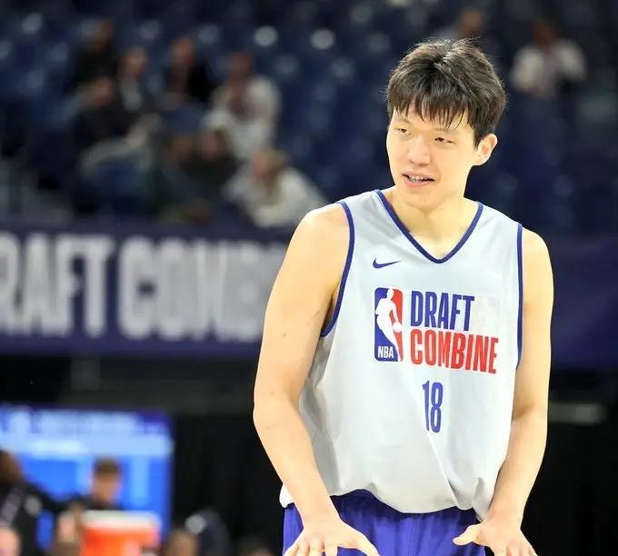 杨瀚森去到这三支球队，一定可以在NBA生存下来！1.湖人：湖人缺中锋人尽皆知，