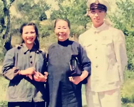 1906年，31岁的张作霖硬娶了18岁的许澍旸。洞房里他拍胸脯放话：“伺候好老子