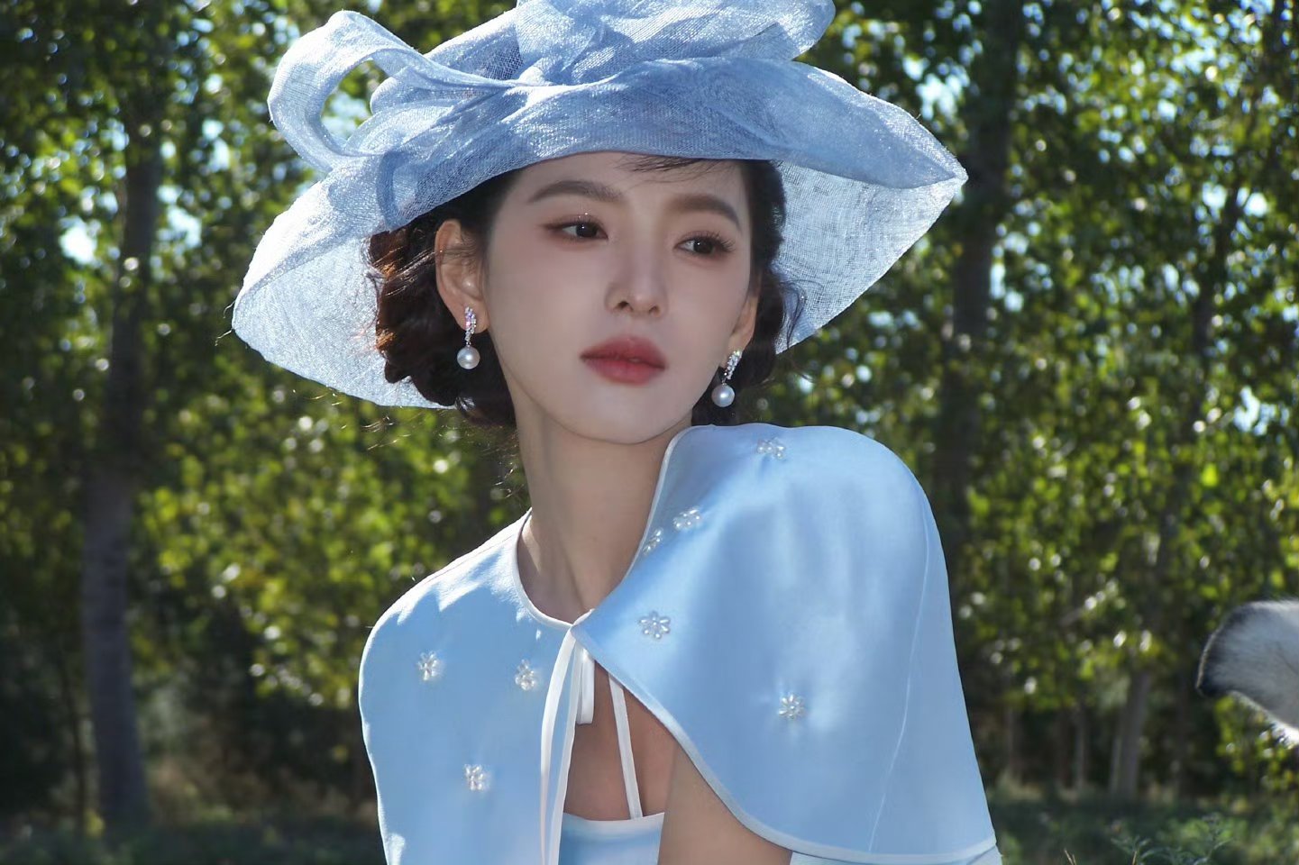 天呐，章若楠美神啊，绝了，太好看了！！天气太冷了辛苦了姐姐[抱抱]注意保暖​