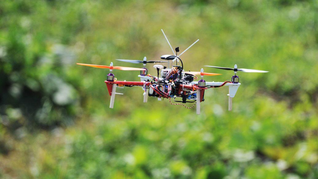 俄军指挥官的脑子里到底装的是什么浆糊！都2026年了，这种自杀式的“冲锋”竟然还