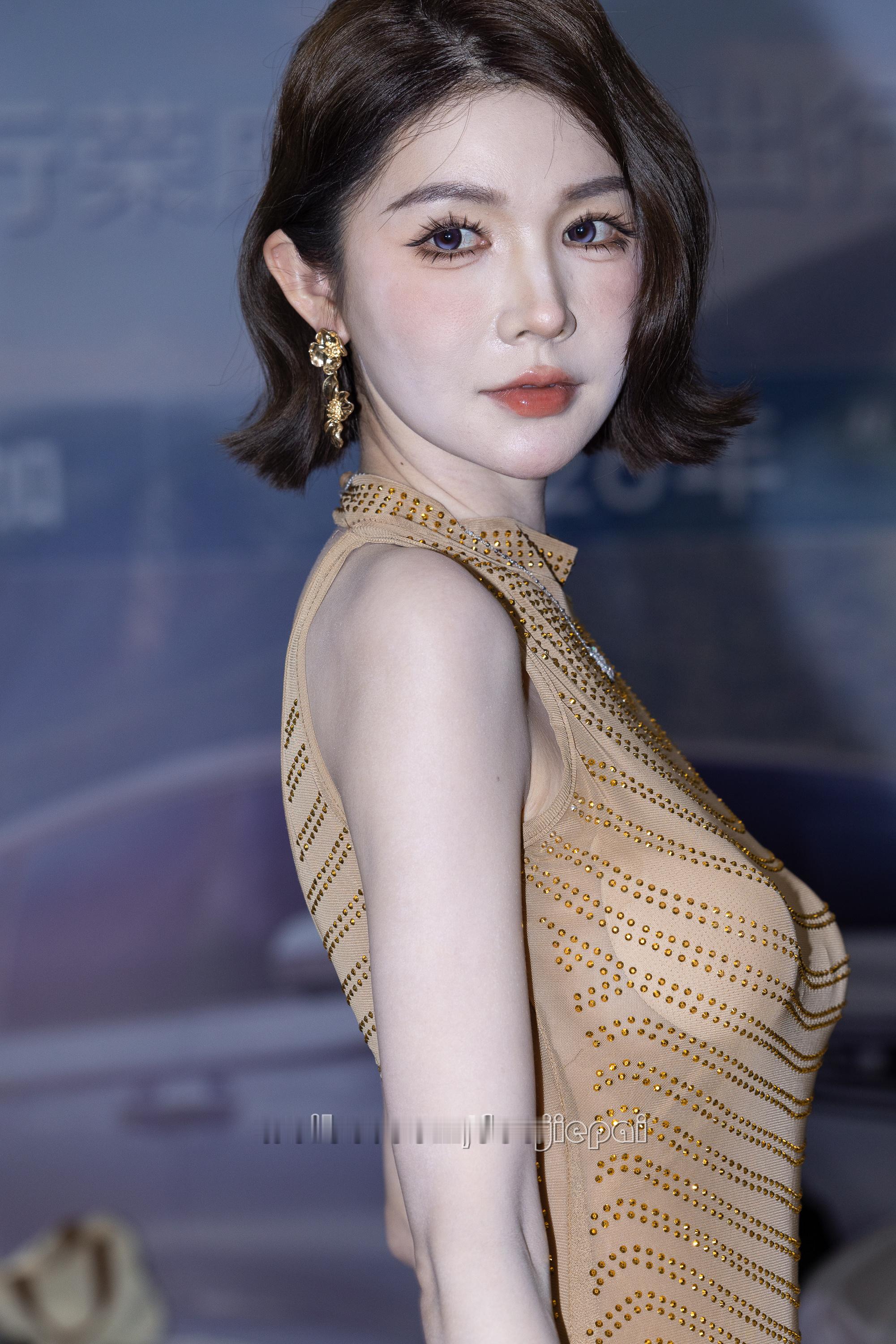 长裙气质美~~