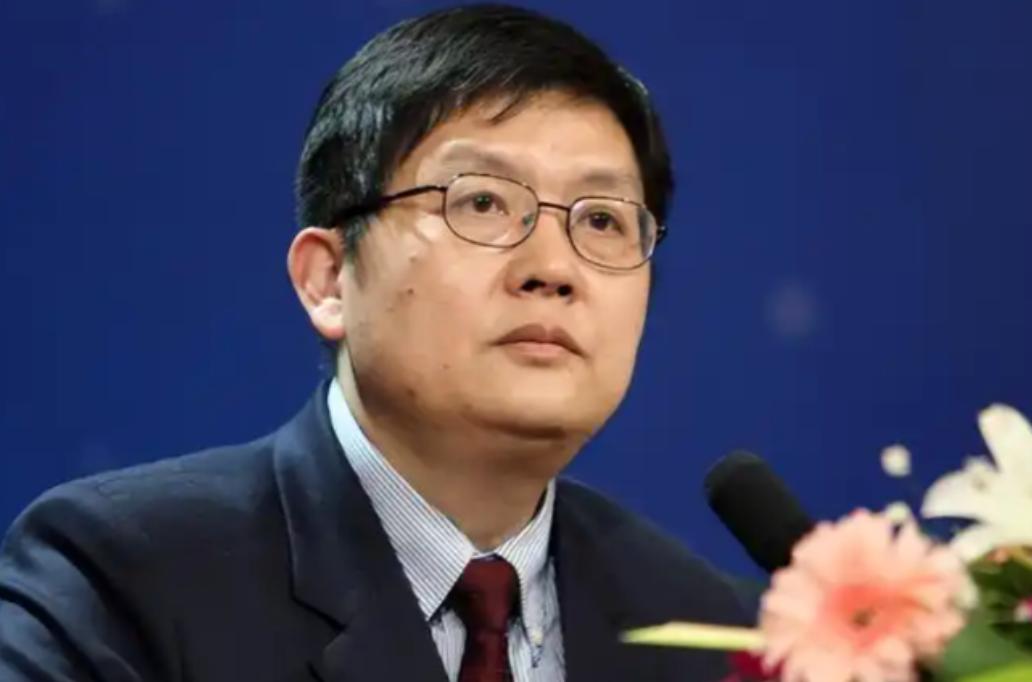 中国政府呼吁谨慎前往日本，然而复旦大学的冯玮却在此时，高调推荐中国学生去日本，并