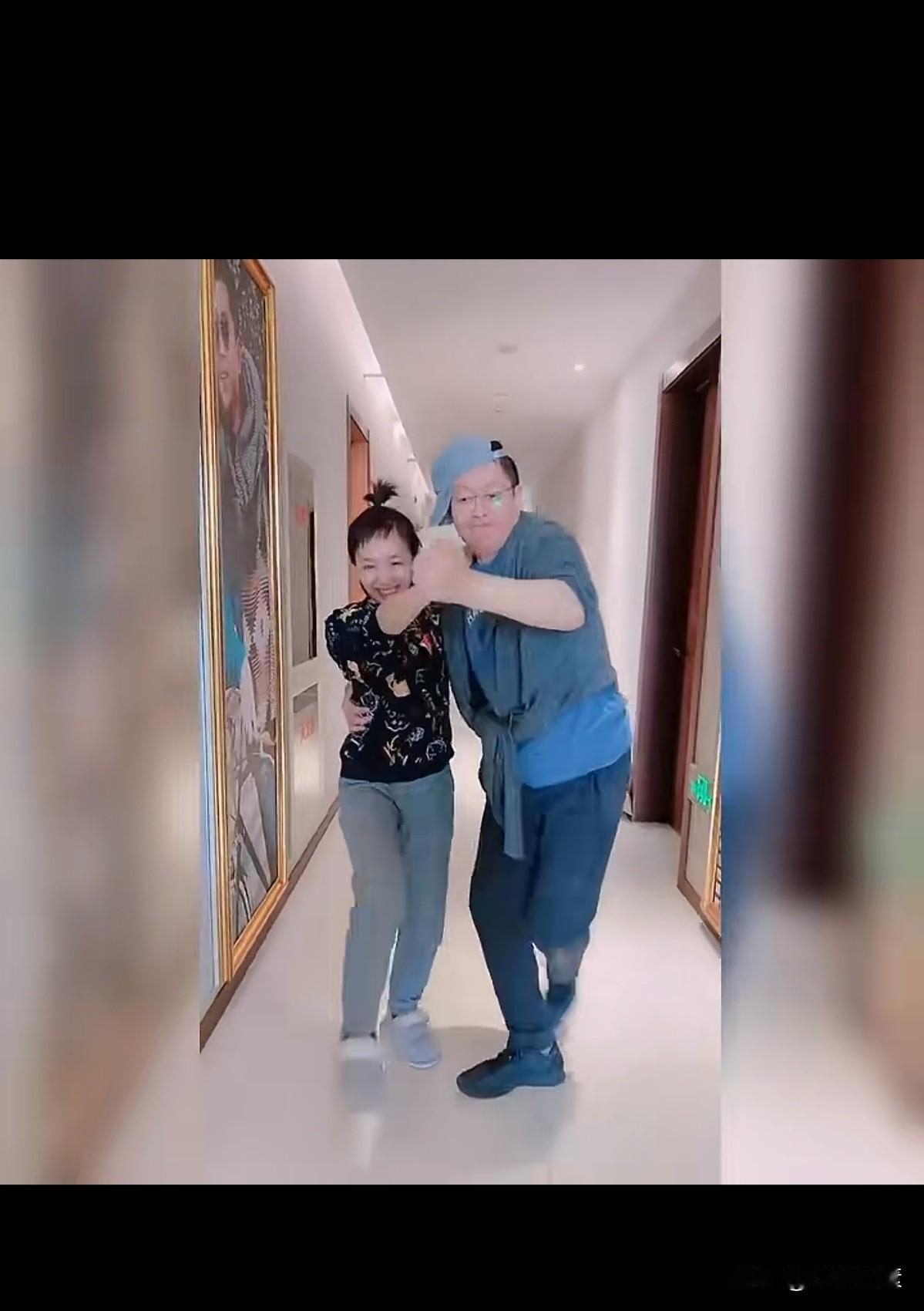 本来很高雅的舞蹈，被你们恶搞的那么低俗，让人看了五味杂陈，就跟娱乐扯的有点远了，