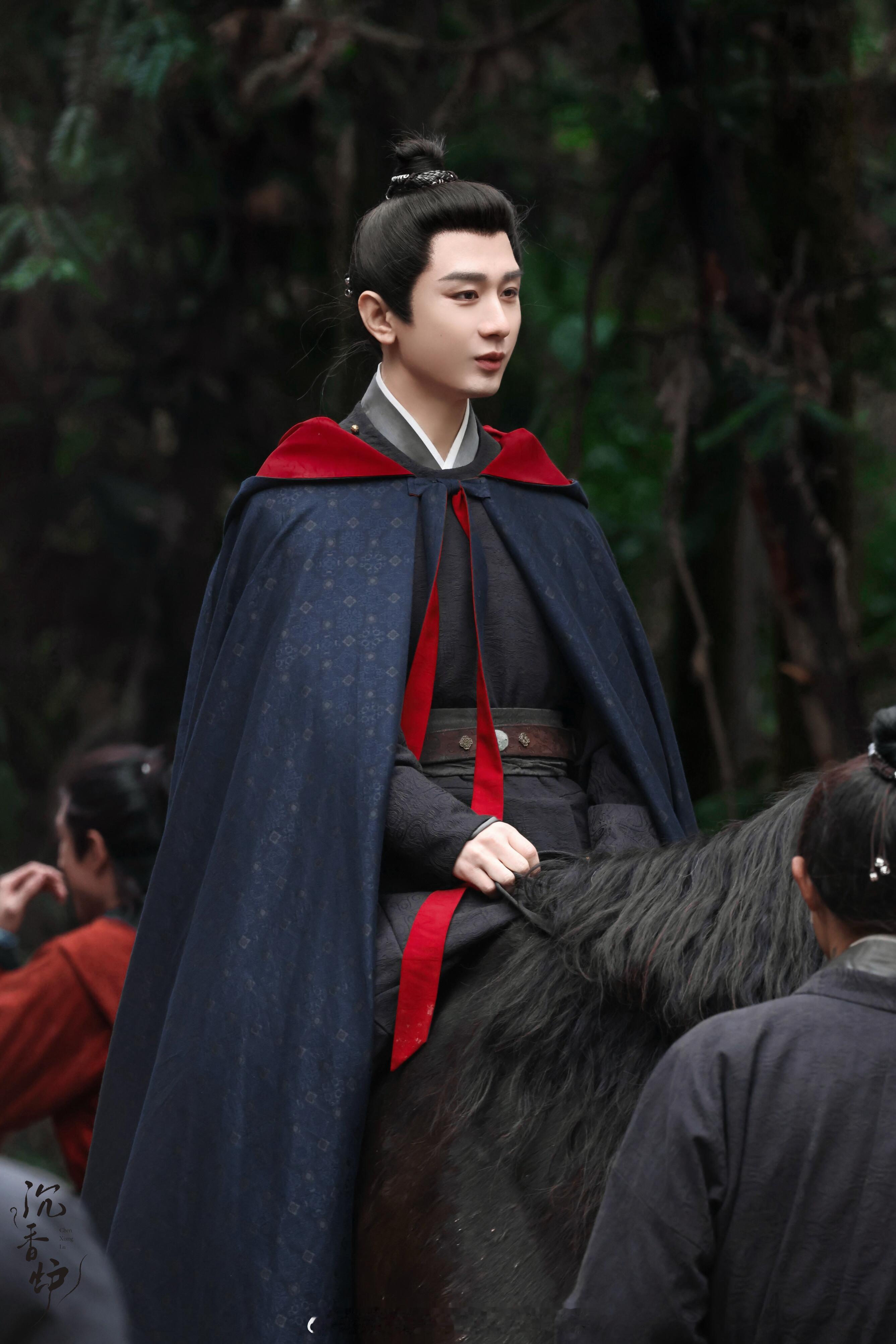 成毅《两京十五日》朱瞻基骑马路透，儒雅又贵气！！