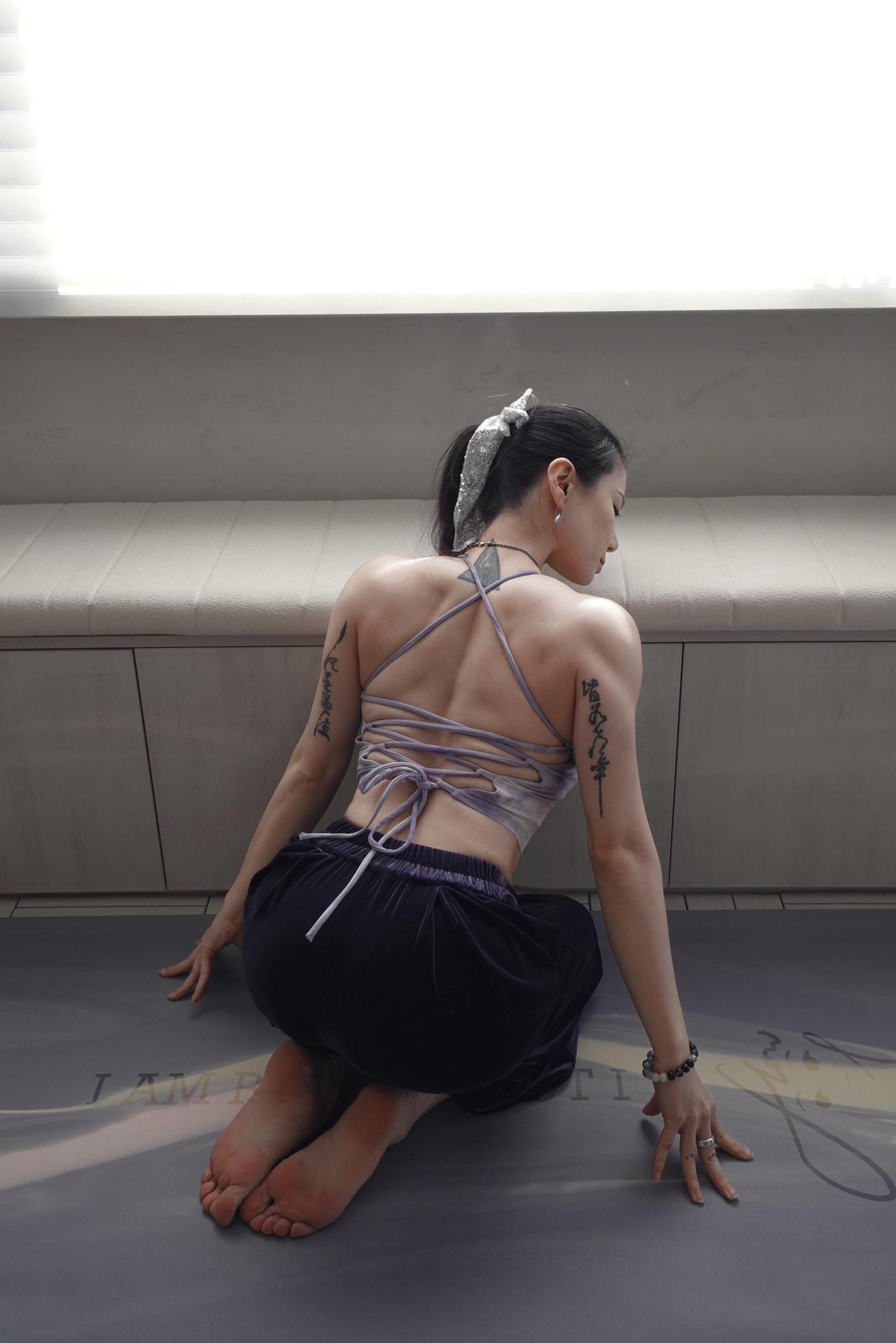 瑜伽女孩健身女瑜伽小姐姐