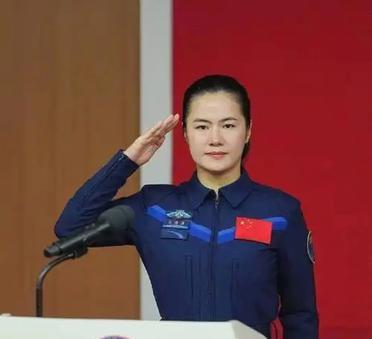 王浩泽的5个家人爸爸：王日中，退休的老警察，原来在河北承德滦平县交警队干