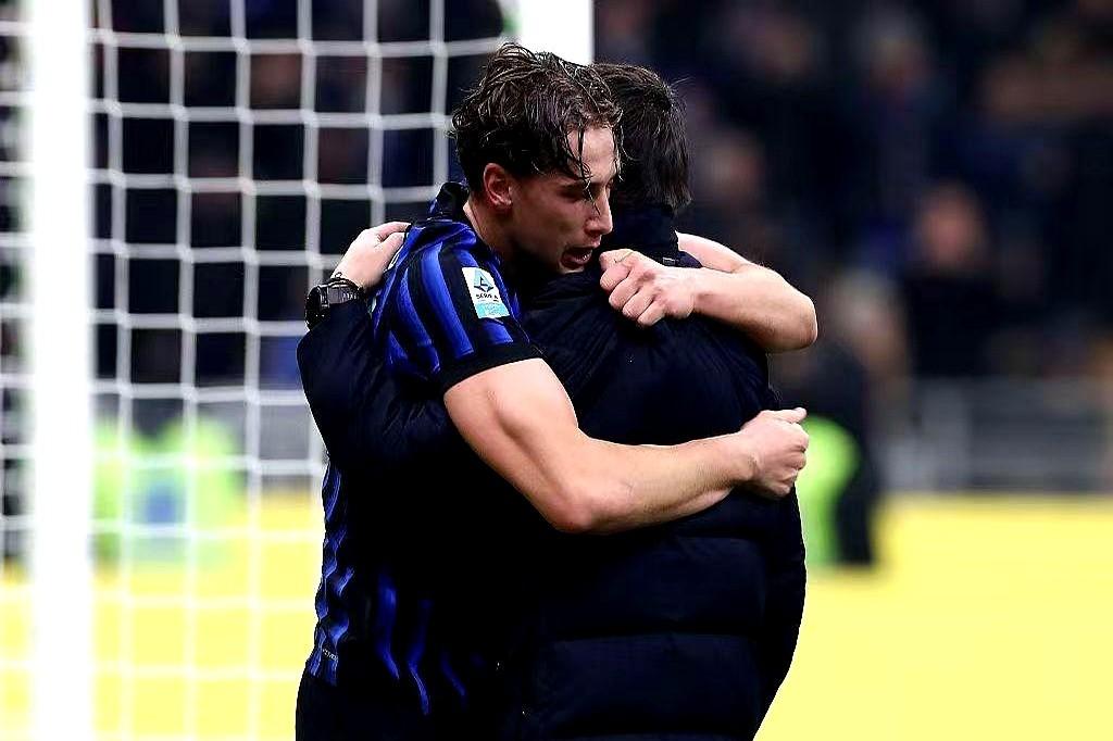 国米这冬季冠军，拿得可真够呛！全场踢得死气沉沉，眼看就要被莱切逼平了，结果第