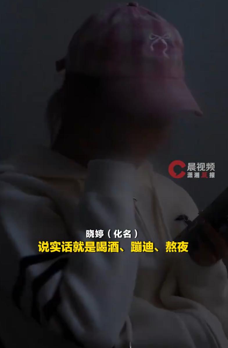 不作死就不会死！5月19日西安晚报报道，四川，一女子忽然察觉双眼视力飞速变差，去