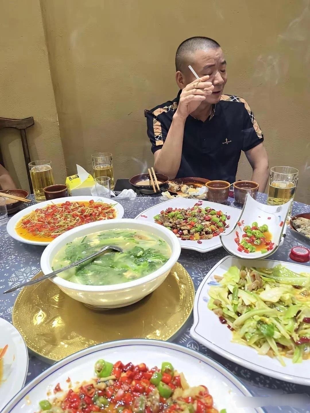 没有一盘菜是贵的，架势倒是摆得挺大。