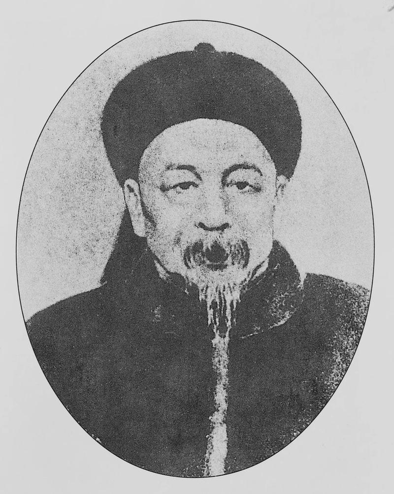 1859年，左宗棠到永州查案。晚上住客栈，得知永州总兵要强娶店主女儿，左宗棠打包