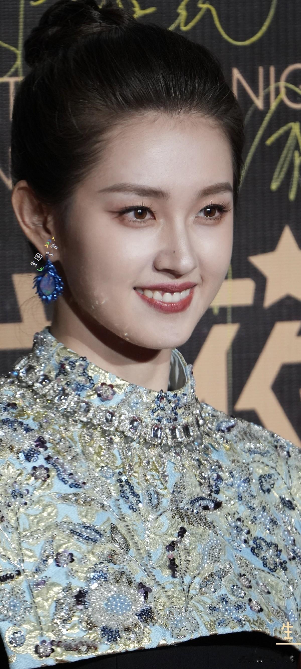 郭宇欣×微短剧之夜红毯短剧女王，美得伟大​​​:女王驾到，气场两米八！这红毯