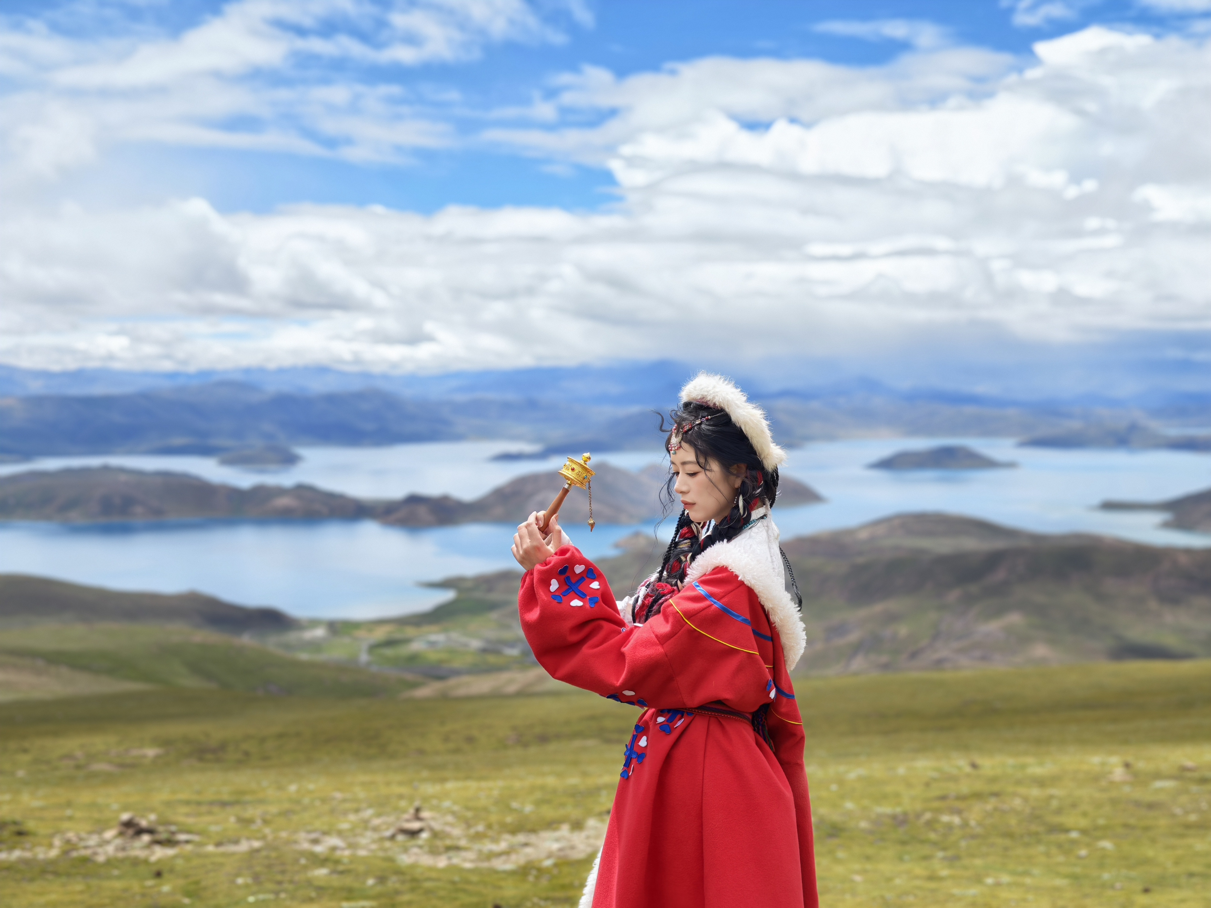 最有种的女人，开着理想L7直接冲上海拔5180米的羊卓雍措。买的氧气瓶一瓶没用上～照片是用vivoX