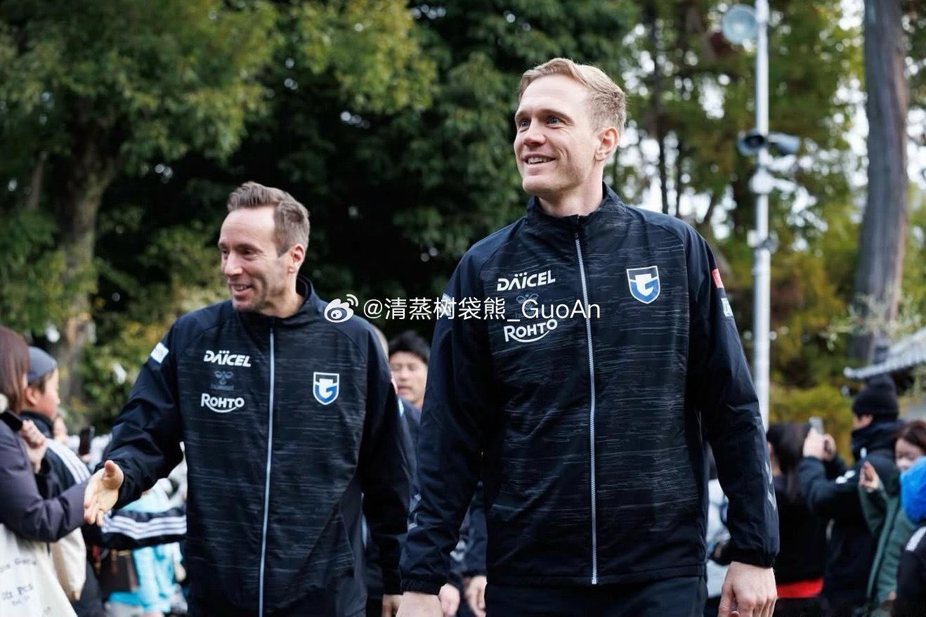 刚发现，前国安主帅施密特的教练助理沃尔夫（JornErikWolf）重返亚洲