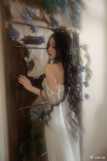 包上恩海藻般的长发具象化真的是会一直都爱上美女，看到了包上恩海藻般的长发直接具象