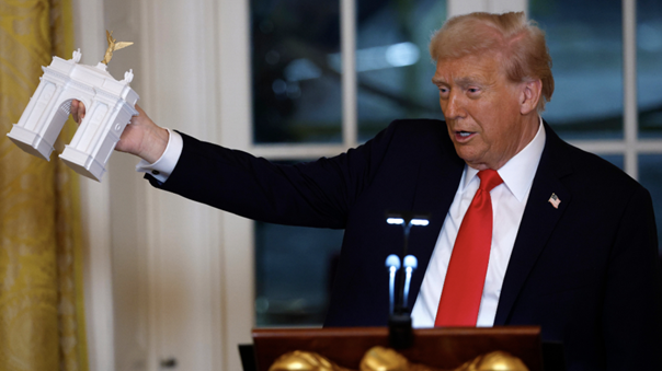 特朗普力推华盛顿巨型凯旋门计划引争议,称将成世界最美建筑