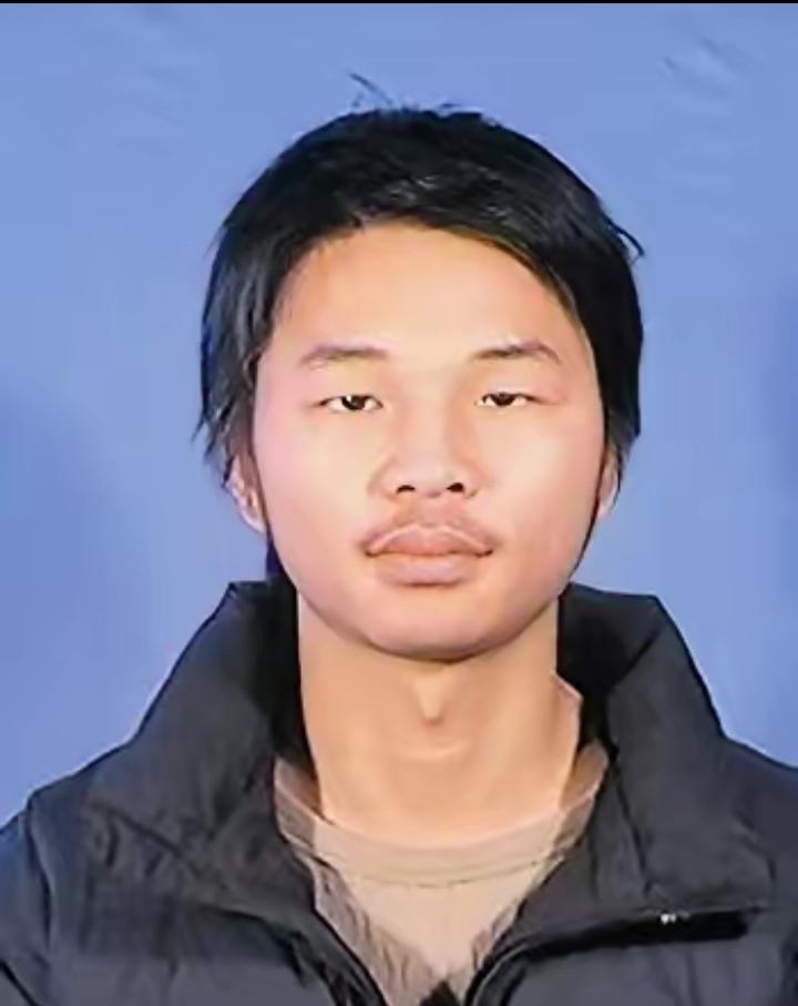 陈及时，19岁，湖北通山县人，长江大学城建学院土木工程专业大一学生。2009年