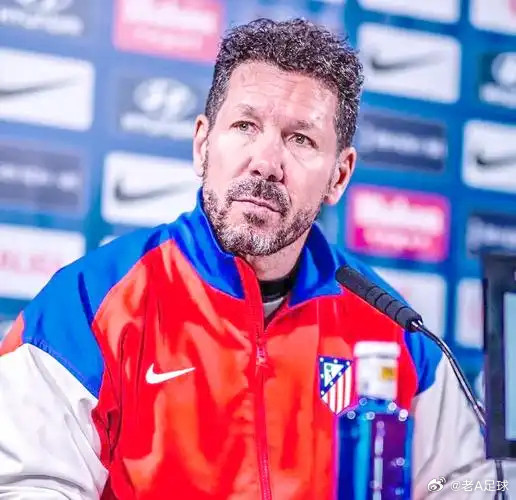 据《阿斯报》报道，马德里竞技主帅西蒙尼已与俱乐部达成一致，将在2026-27赛季