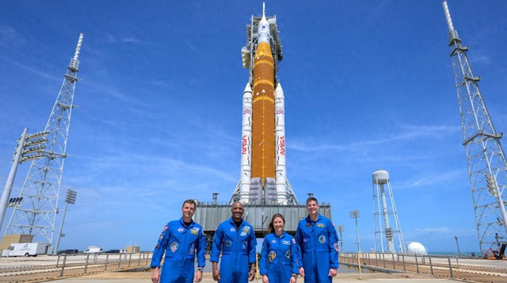 美国载人绕月刷屏背后，是一场耗资千亿、进度迟缓的太空豪赌。阿尔忒弥斯2号成功发射