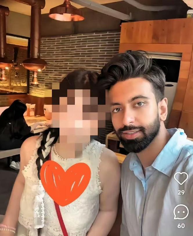 某上海女生喜交巴基斯坦男友，各种带他旅游，给他挑选礼物。偶然翻下手机，竟然发