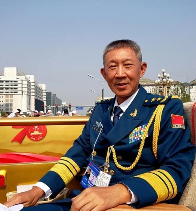 杨成武次子杨东明与秦基伟之女秦畹江结为夫妇，是两家人的喜事。说起杨东明，这位