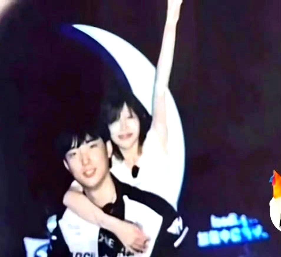 痞幼跟暗恋多年的高中前男友分手才四个月，居然挽着胳膊拍起了一日情侣。俩人当初