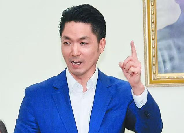 又有一蓝营大佬站出来，力挺蒋万安，卢秀燕尴尬，侯友宜不装了针对725上凯道反
