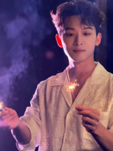 邓为说多亏张晚意来了出发前张晚意专门来送机，没有客套话，全是实打实的经验之谈。