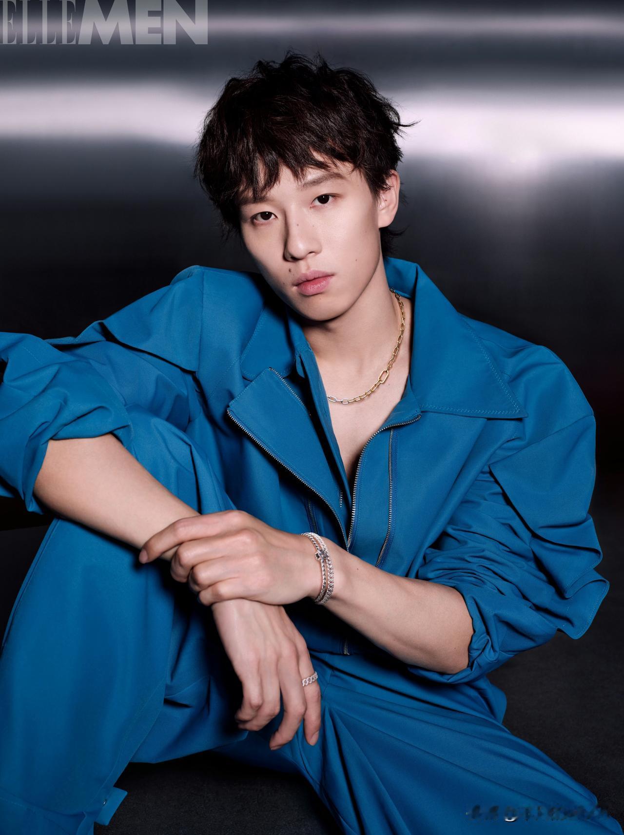 2月11日，林高远登上时尚杂志ELLEMEN二月刊封面。他一共换了9套穿搭，每一